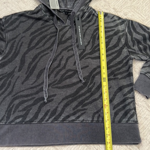 Jane & Delancey pullover hoodie, gray and black, New with tags, Size Small - Picture 16 of 16